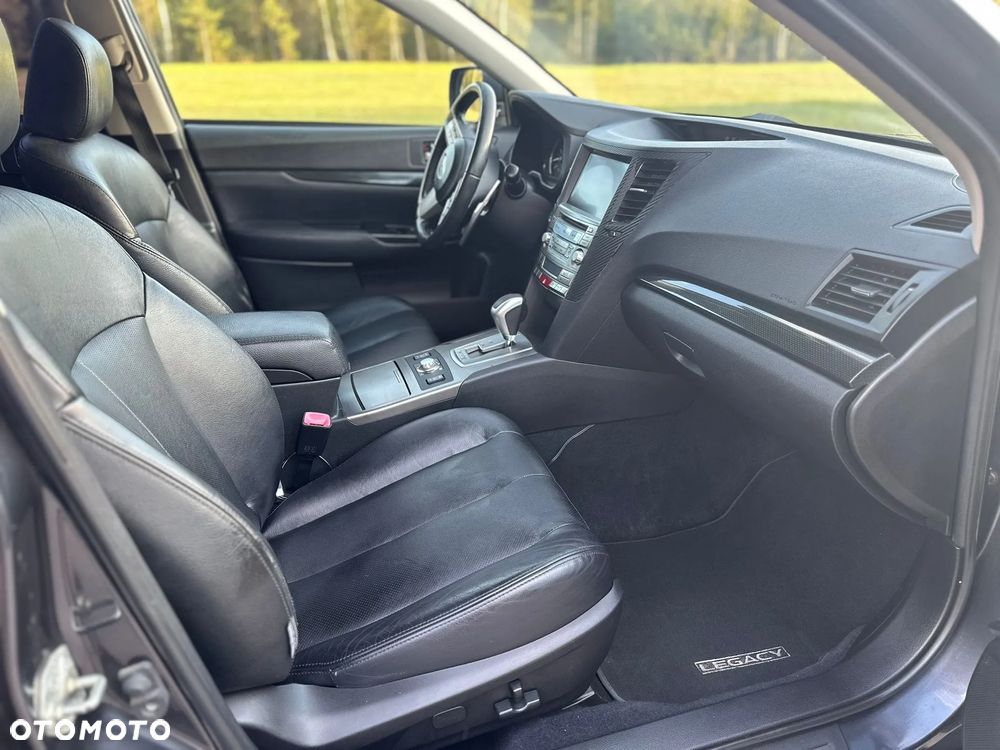 Subaru Legacy 2.5i GT - 10