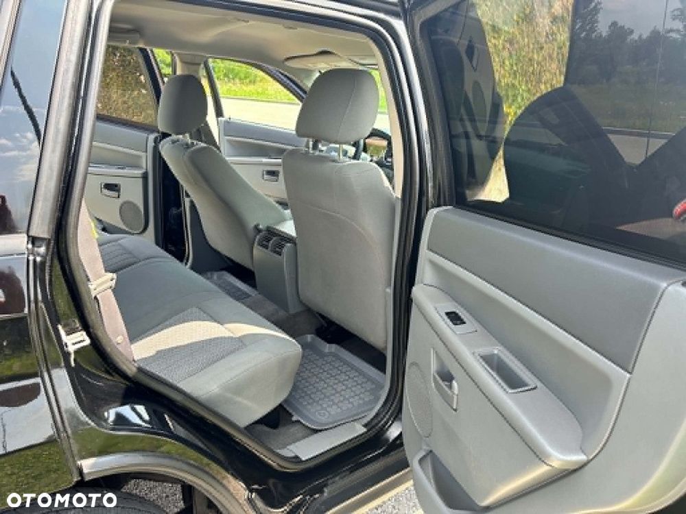 Jeep Grand Cherokee - 16