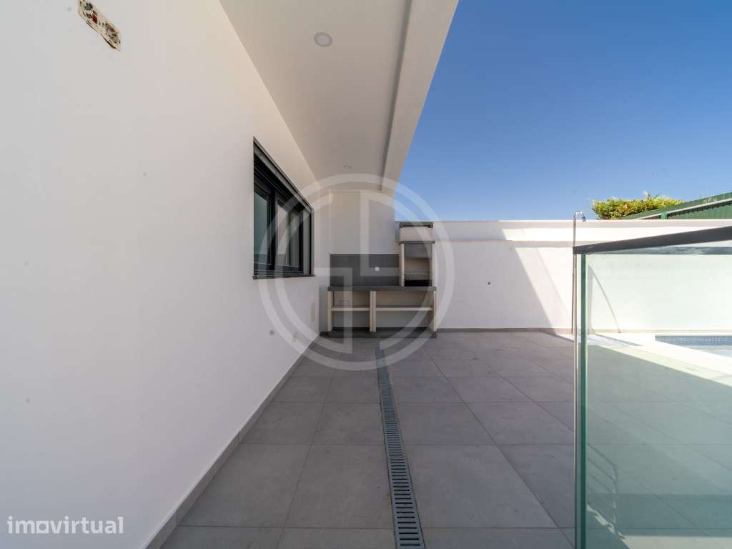 Moradia V3+1 com piscina privada em Gambelas - Grande imagem: 4/40