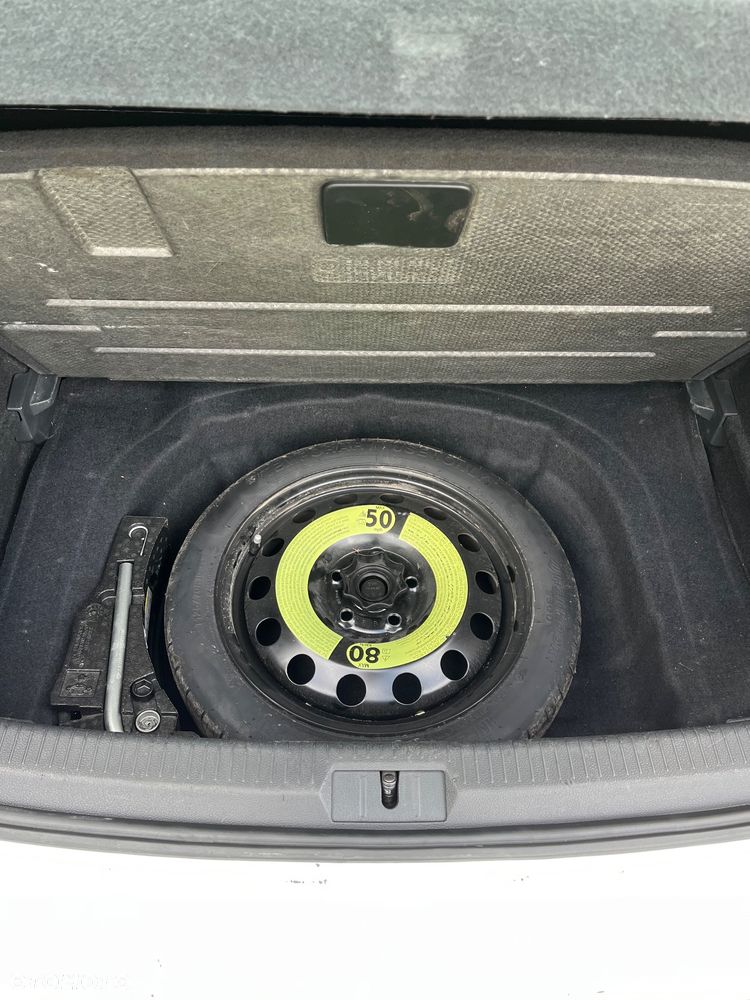 Volkswagen Golf - 24