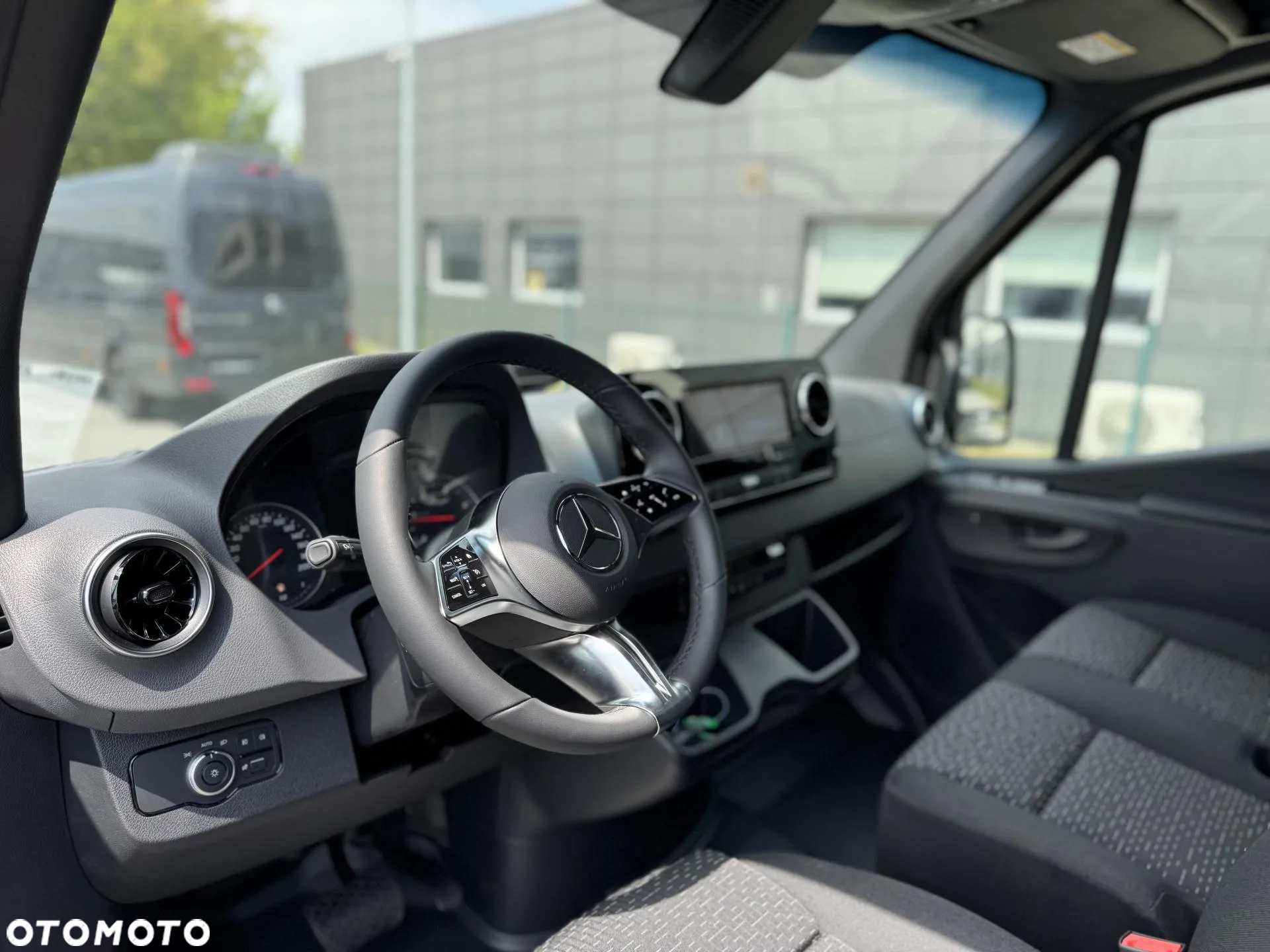 Mercedes-Benz Sprinter - 10