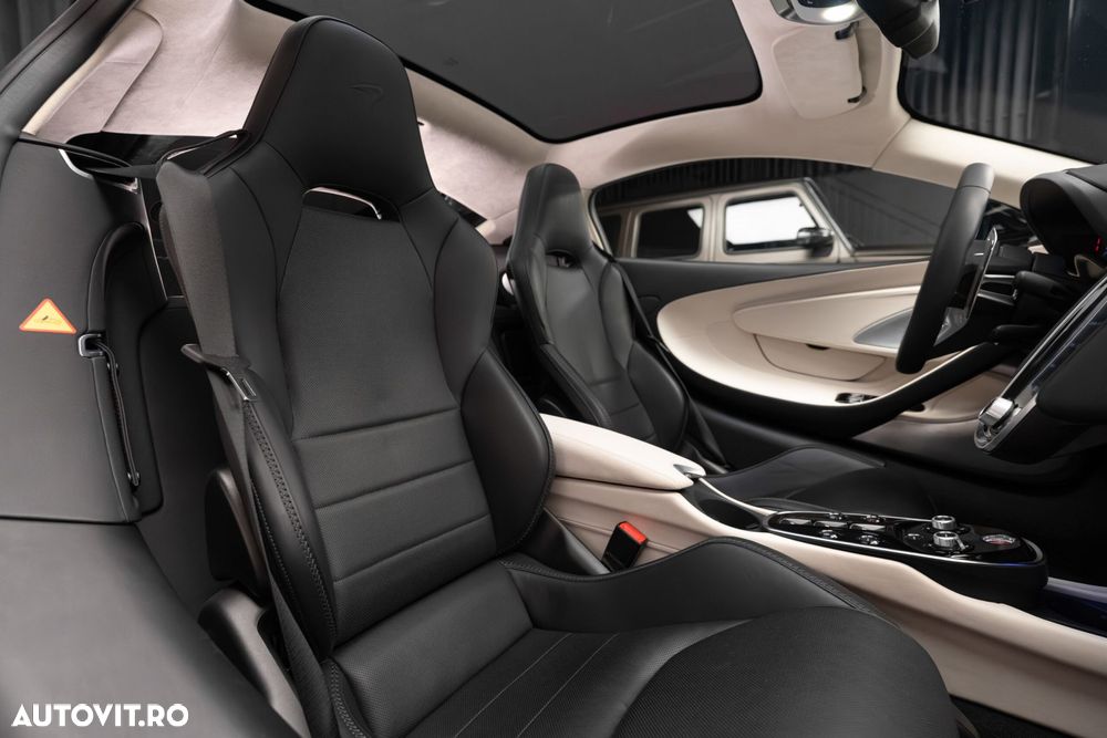 McLaren GT - 16