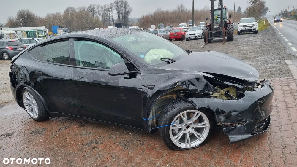 Tesla Y - 2