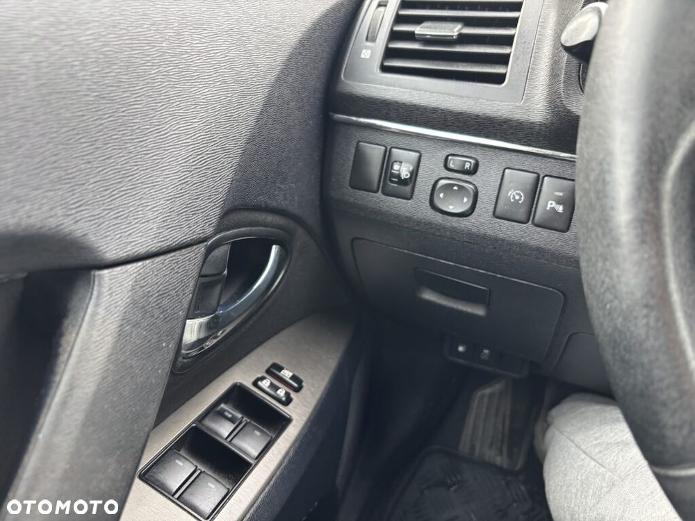 Toyota Avensis 2.0 D-4D Sol - 8