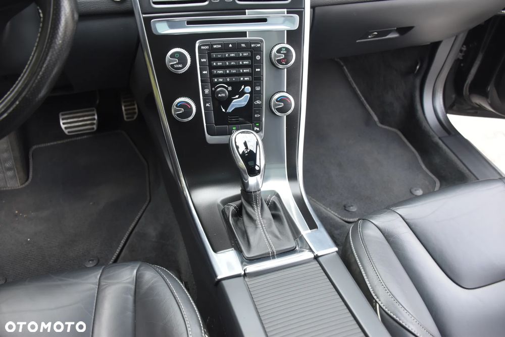 Volvo XC 60 D3 Drive-E R-Design Momentum - 19