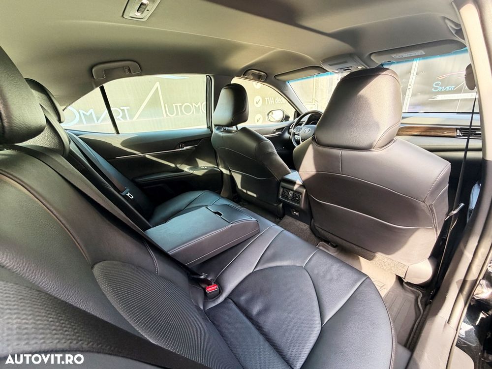 Toyota Camry - 33