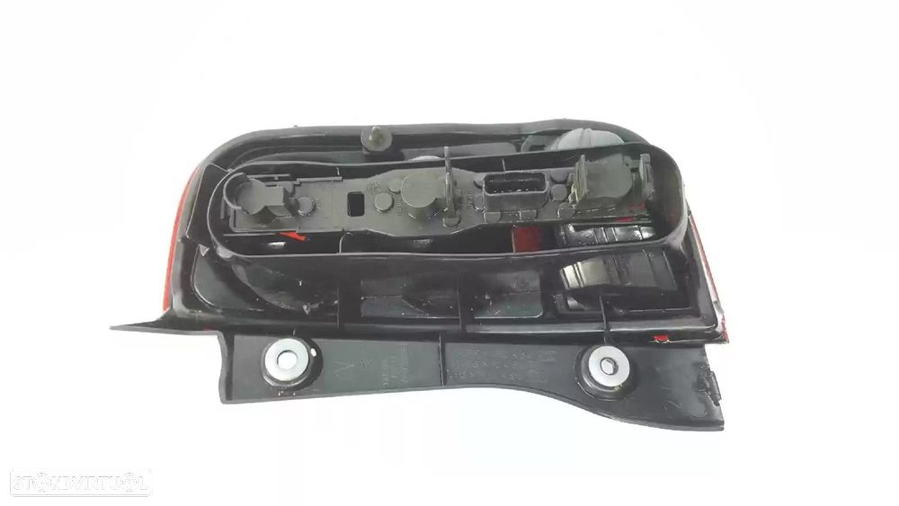 FAROLIM TRASEIRO ESQUERDO NISSAN MICRA III 2003 -26555AX720 - 2