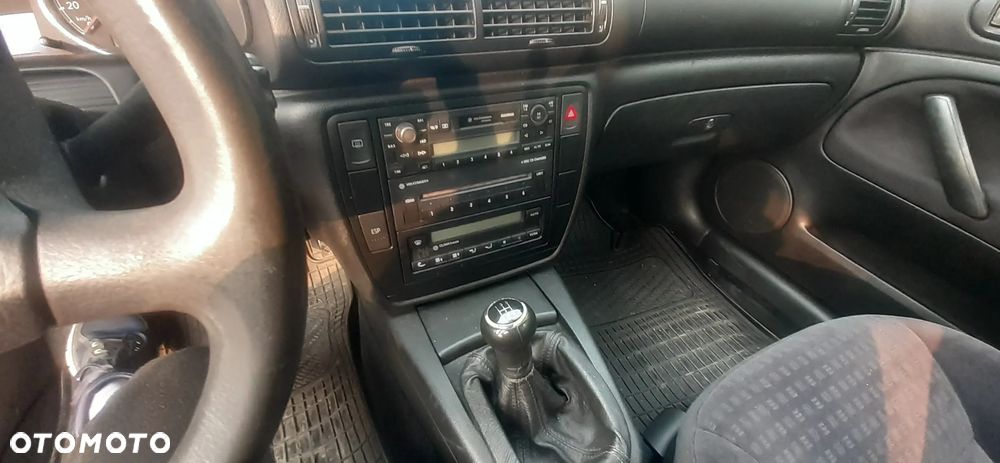 Volkswagen Passat 1.8T Comfortline - 9