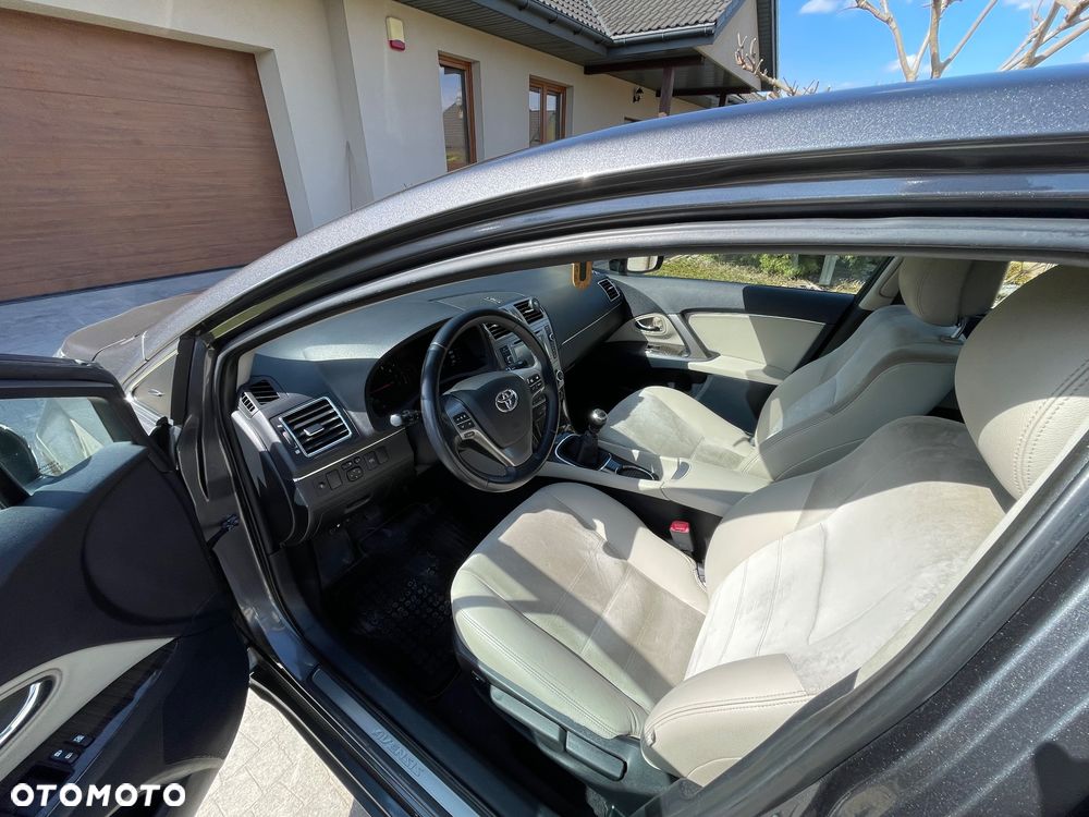 Toyota Avensis 1.8 Sol NAVI - 6