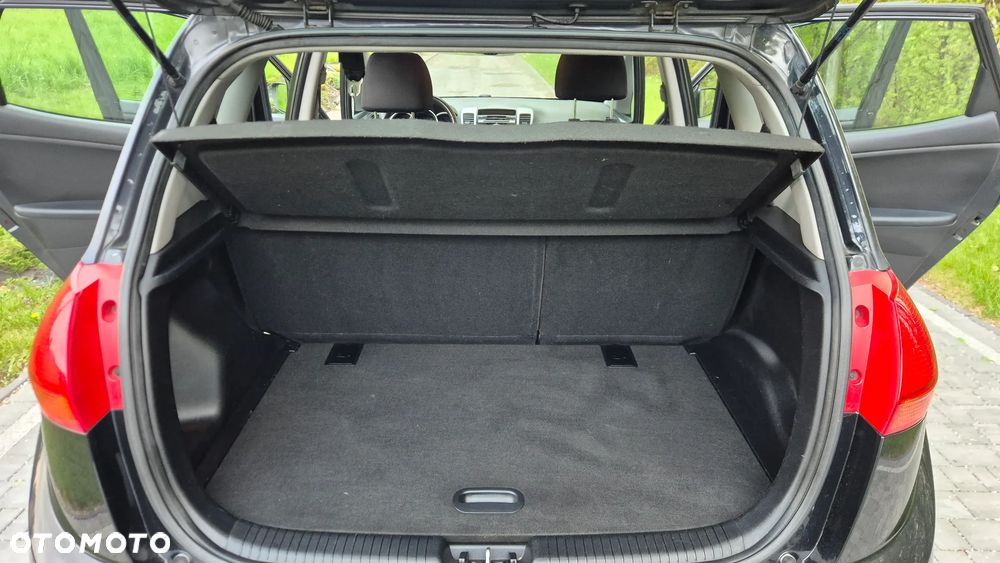 Kia Venga 1.4 CVVT Black Collection - 10