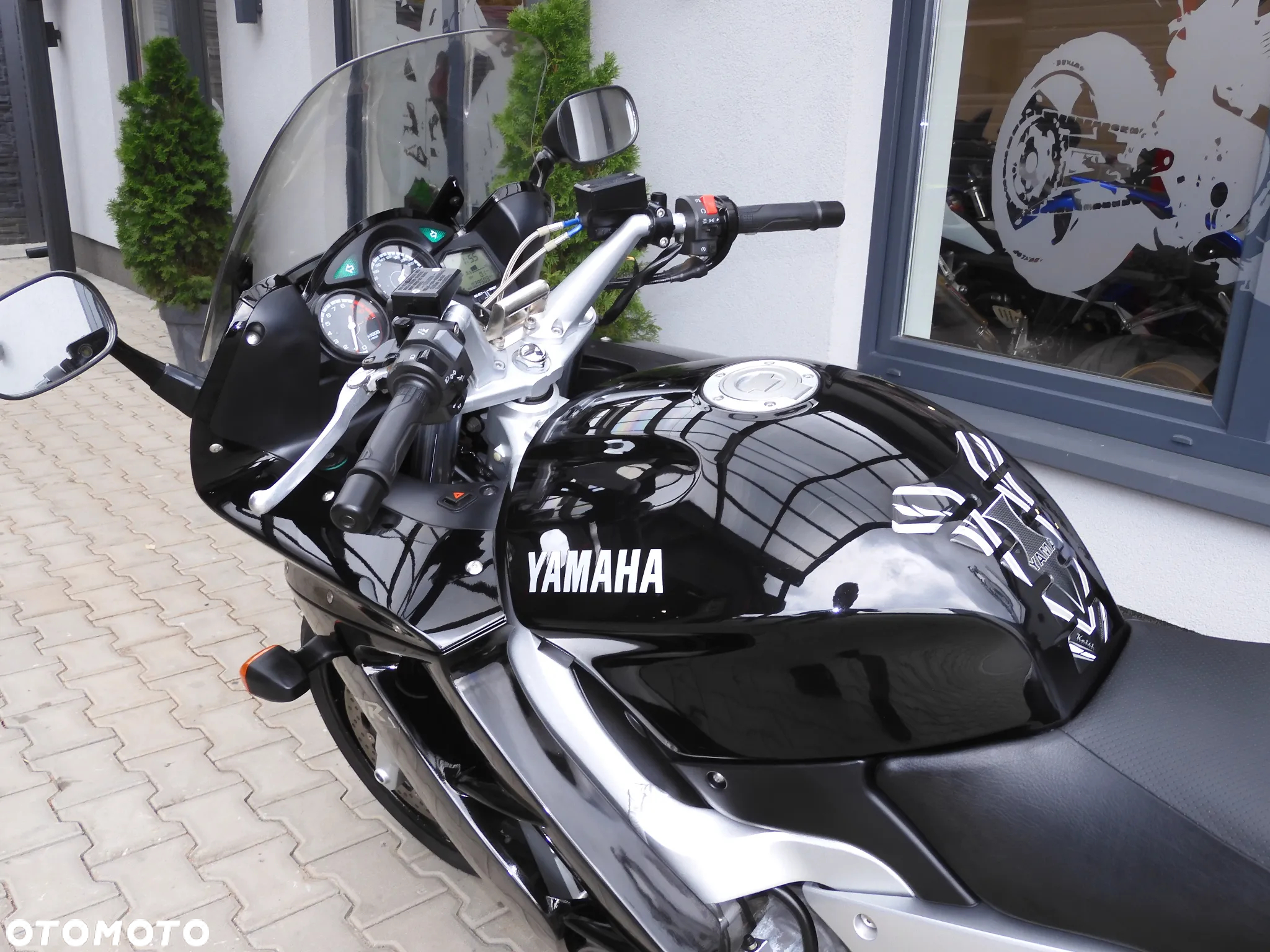 Yamaha FJR - 28