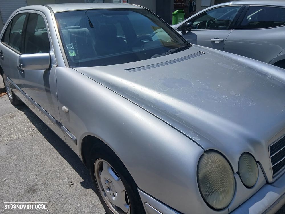 Mercedes-Benz E 220 D Classic - 4
