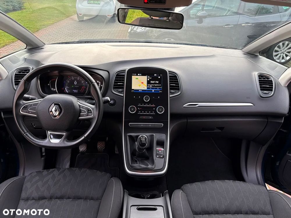 Renault Grand Scenic - 10