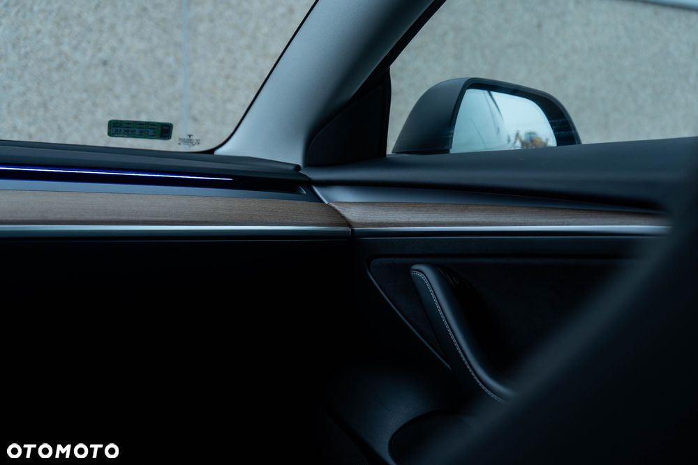 Tesla Model 3 - 37