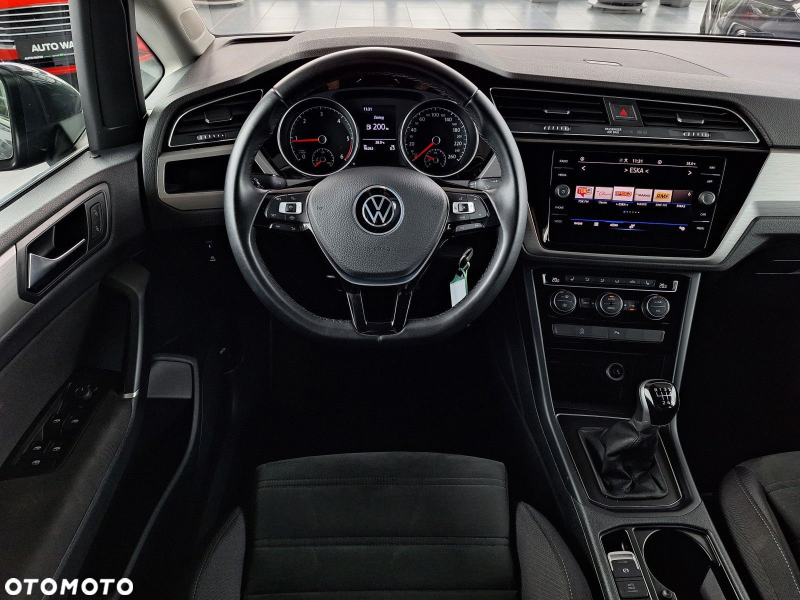 Volkswagen Touran 2.0 TDI BMT SCR Comfortline - 25