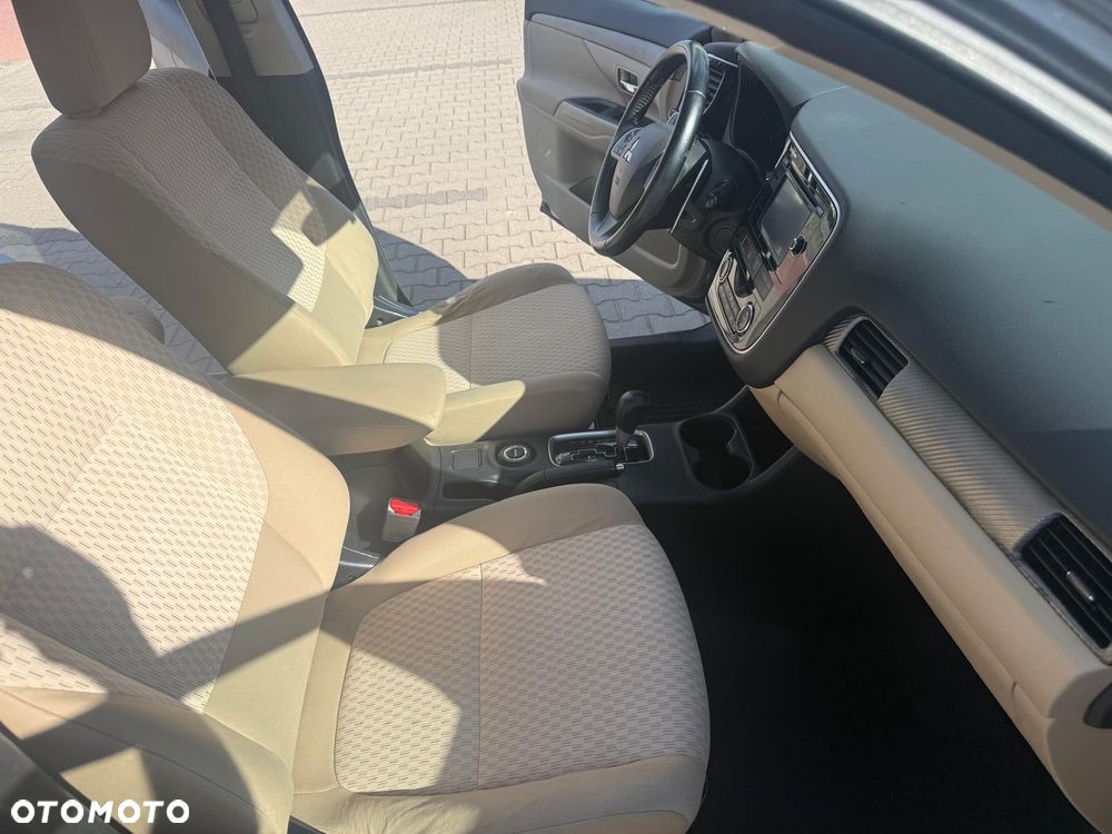 Mitsubishi Outlander 2.0 Intense - 11