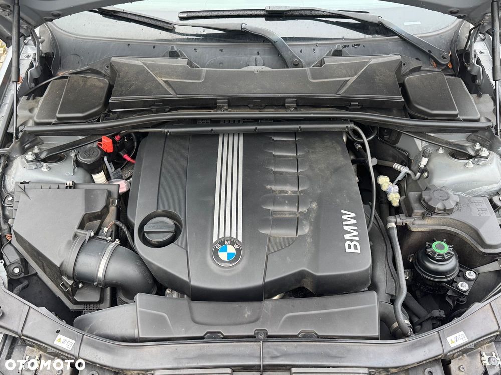BMW Seria 3 330d xDrive - 11