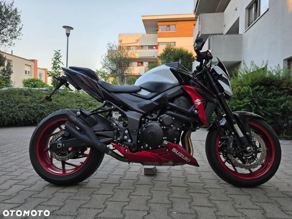Suzuki GSX - 2