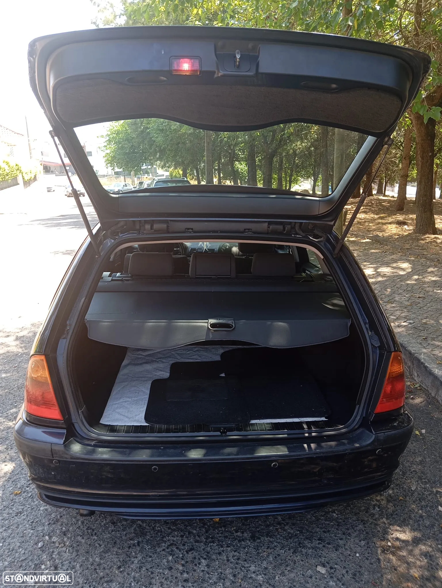 BMW 318 d Touring - 14