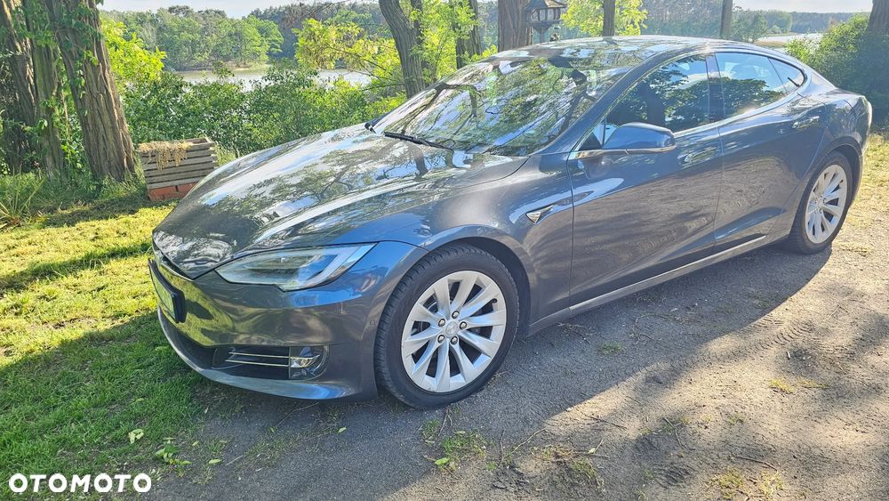 Tesla Model S - 11