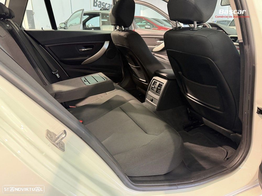 BMW 330 - 23