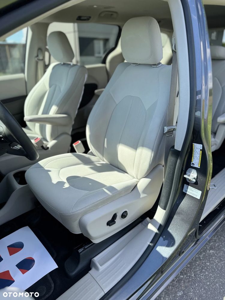 Chrysler Pacifica - 34