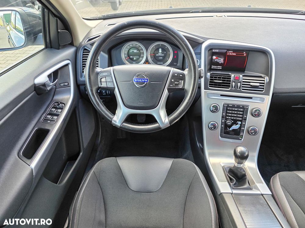 Volvo XC 60 D3 AWD Momentum - 12