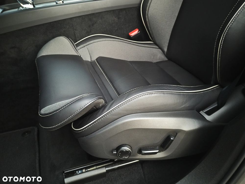 Volvo XC 60 B4 B Plus Dark - 12