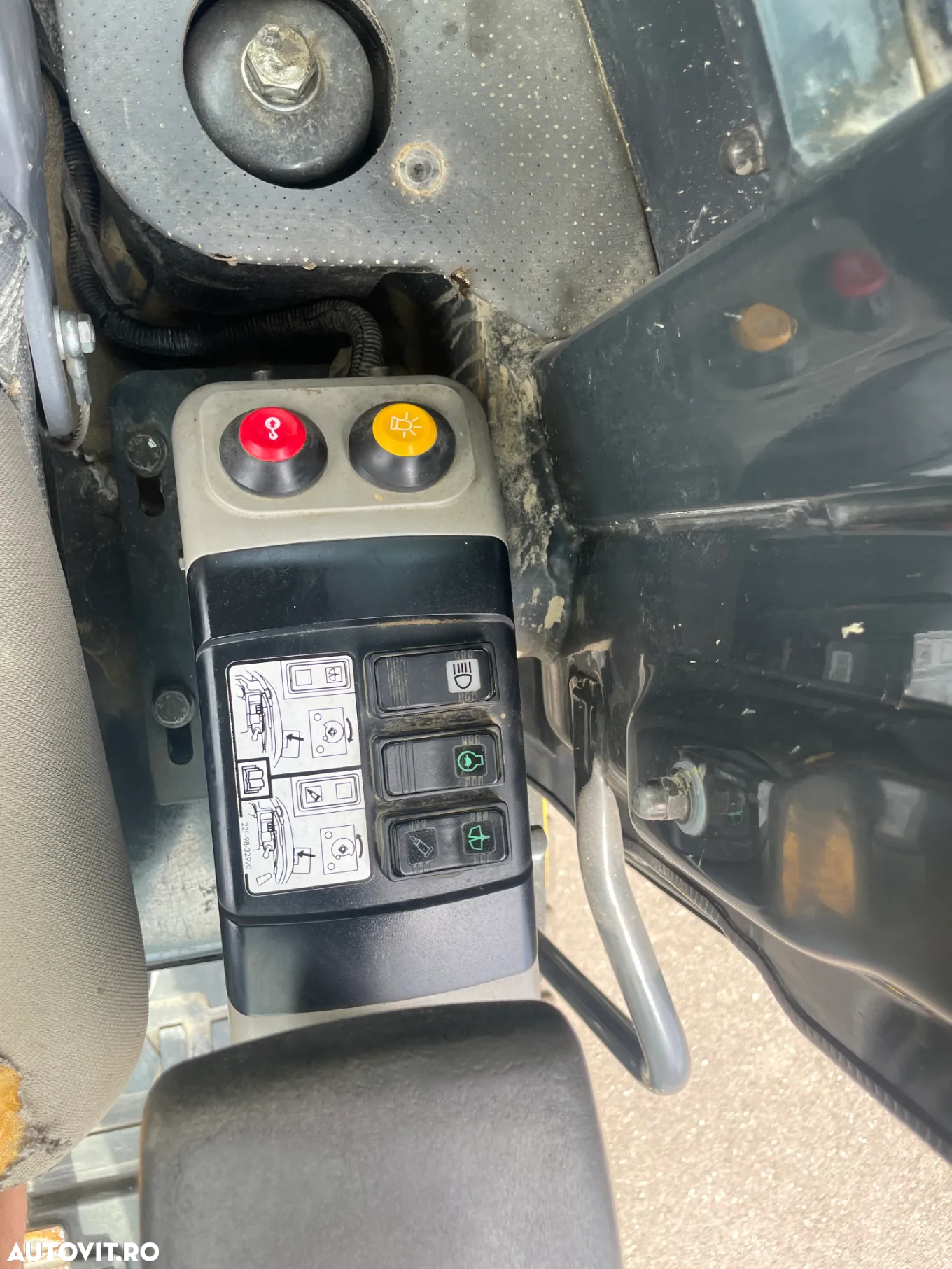 Komatsu PC55MR-3 - 8