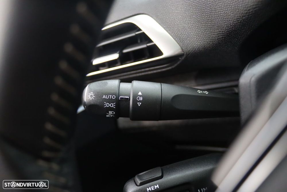 Peugeot 3008 1.2 PureTech Allure - 13