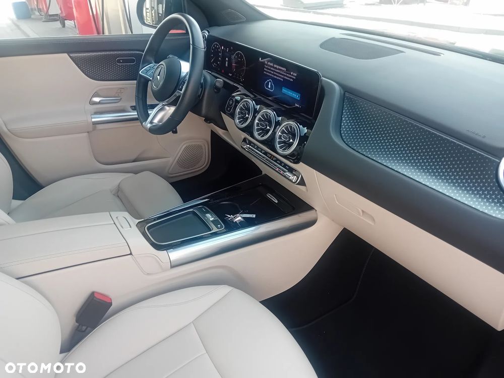 Mercedes-Benz GLA - 10