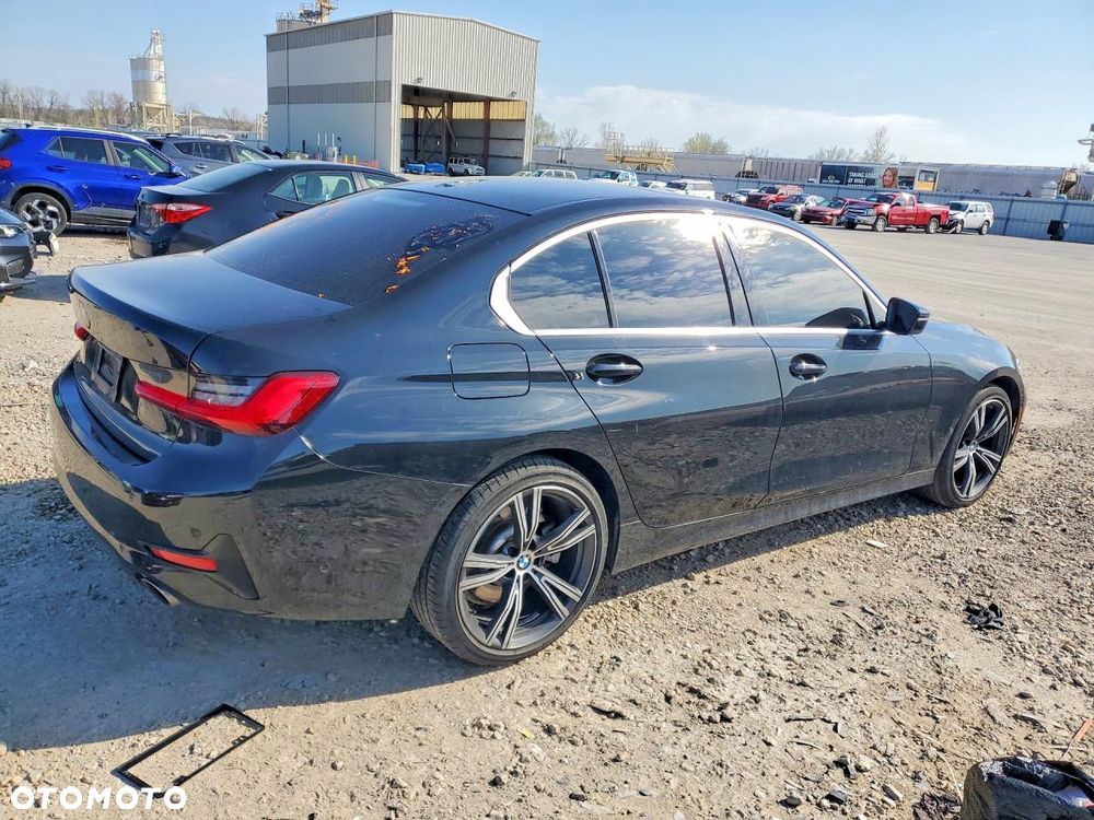 BMW Seria 3 330i xDrive Sport Line - 4