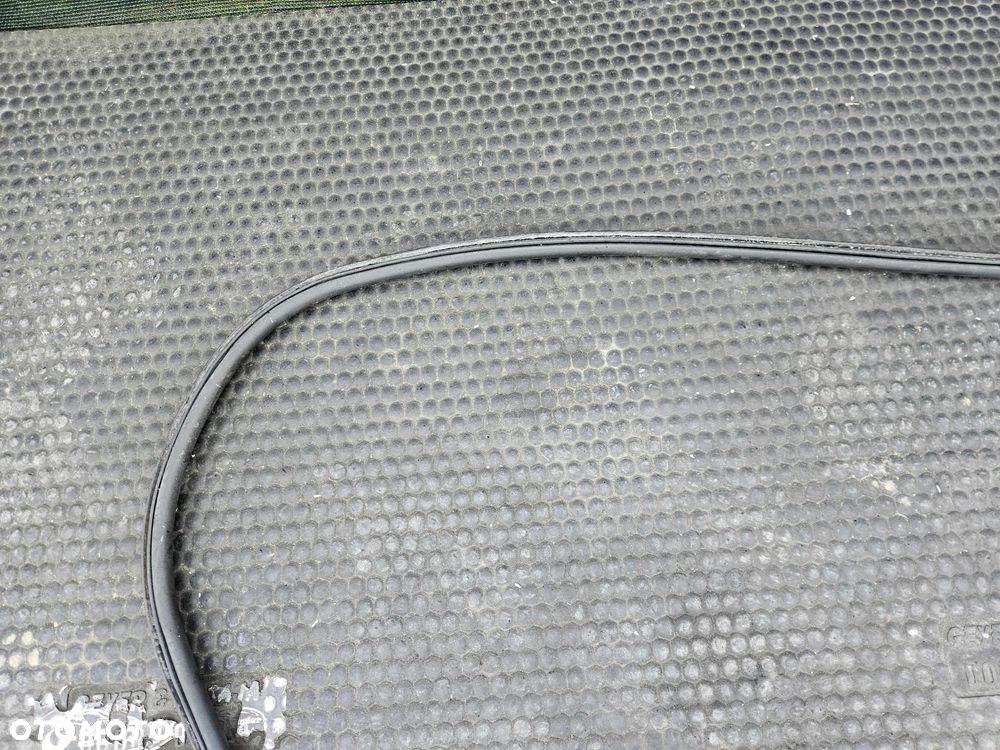 Uszczelka 7141890 Guma Pokrywy Klapy Bagaznika BMW 1 E87 E81 - 24