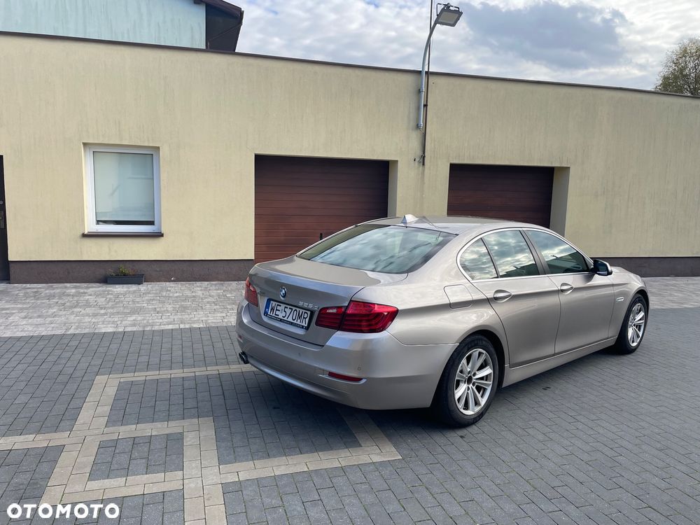 BMW Seria 5 525d xDrive - 5