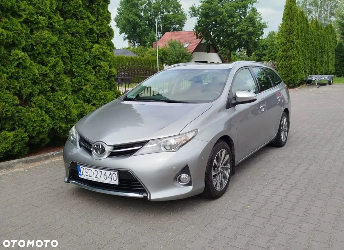Toyota Auris 1.33 VVT-i Premium Comfort - 1