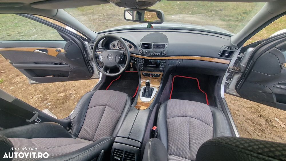 Mercedes-Benz W111 - 12