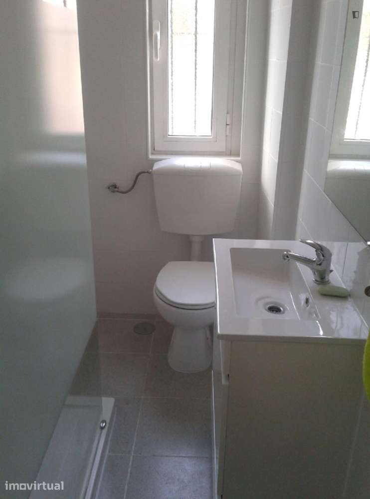 Quarto - localizado em Xabregas Lisbon - Grande imagem: 3/9