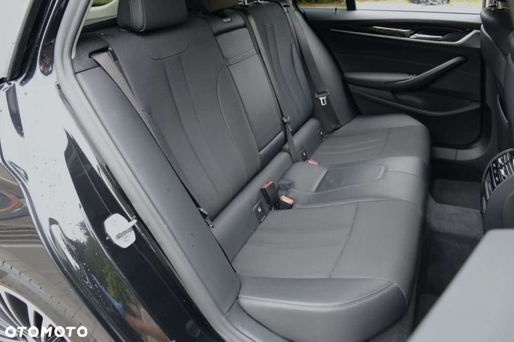 BMW Seria 5 520d xDrive Sport Line sport - 26