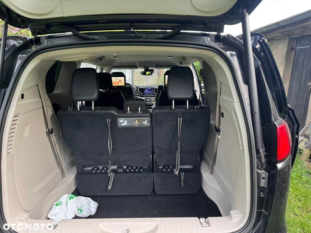 Chrysler Pacifica - 5