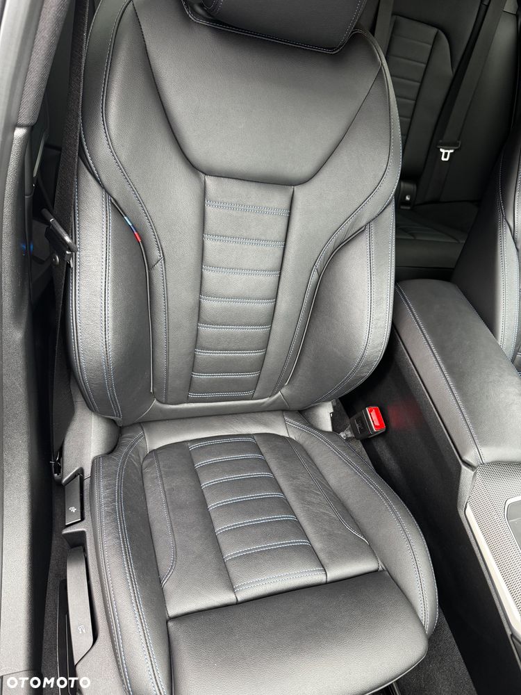 BMW Seria 3 330e xDrive M Sport - 34
