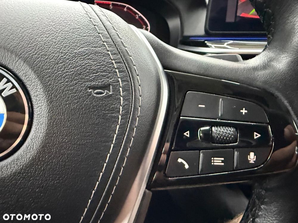 BMW Seria 5 520d M Sport Edition - 16
