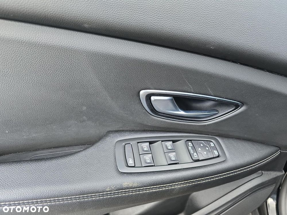 Renault Grand Scenic - 10