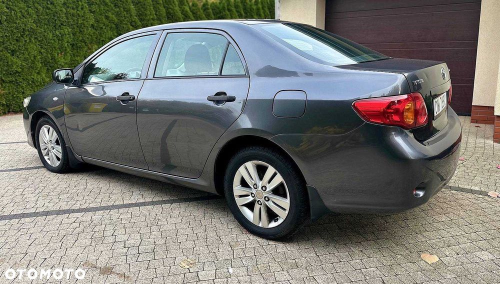 Toyota Corolla - 4