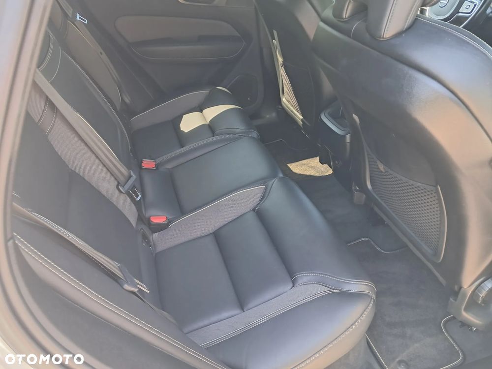 Volvo XC 60 B4 B R-Design - 13