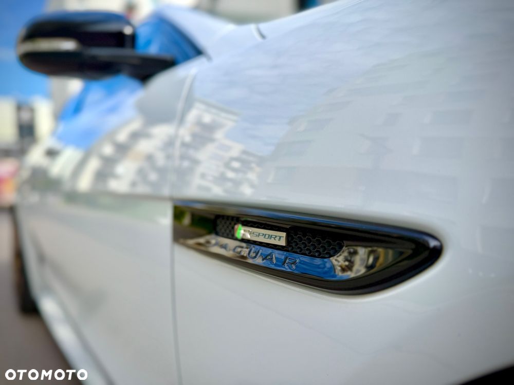 Jaguar XE 2.0 D R-Sport - 15