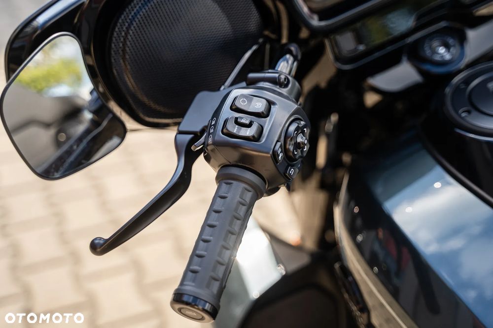 Harley-Davidson Touring Street Glide - 9