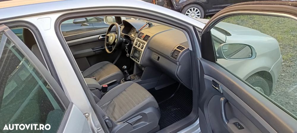 Volkswagen Touran 2.0 TDI DPF Trendline - 6