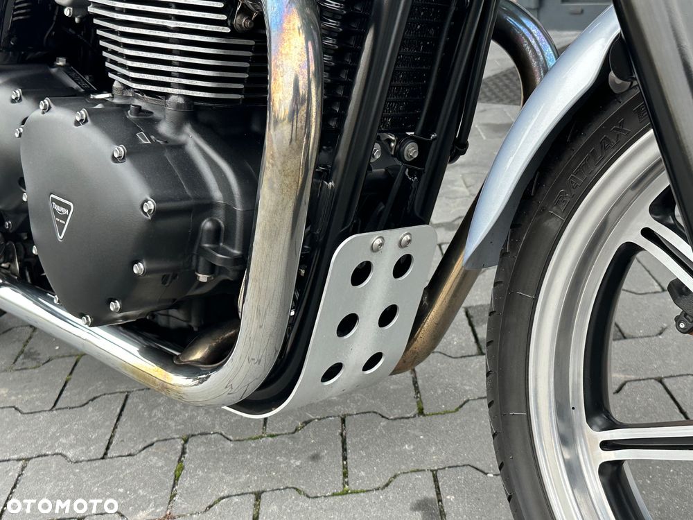 Triumph Bonneville - 19