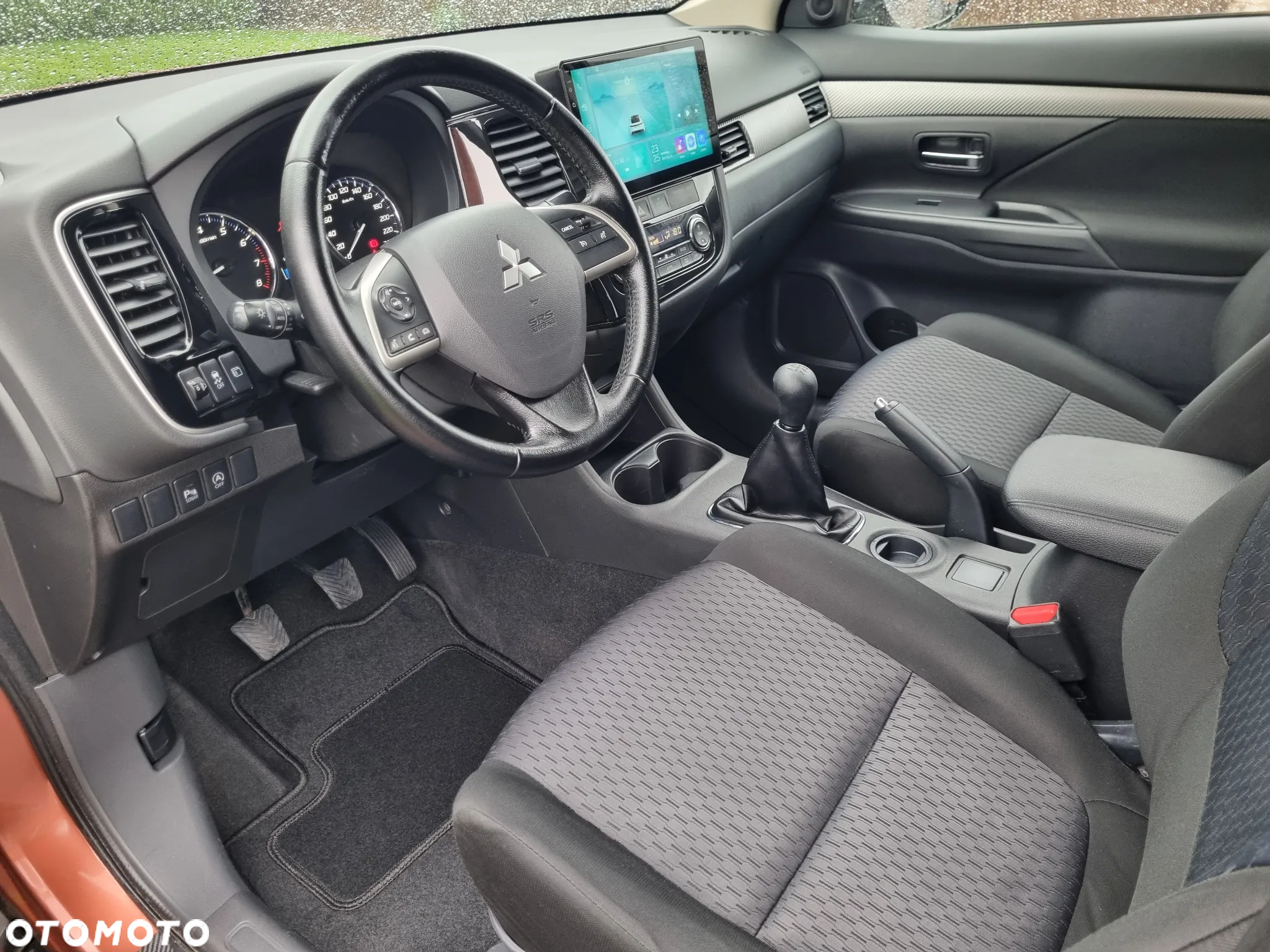 Mitsubishi Outlander - 16