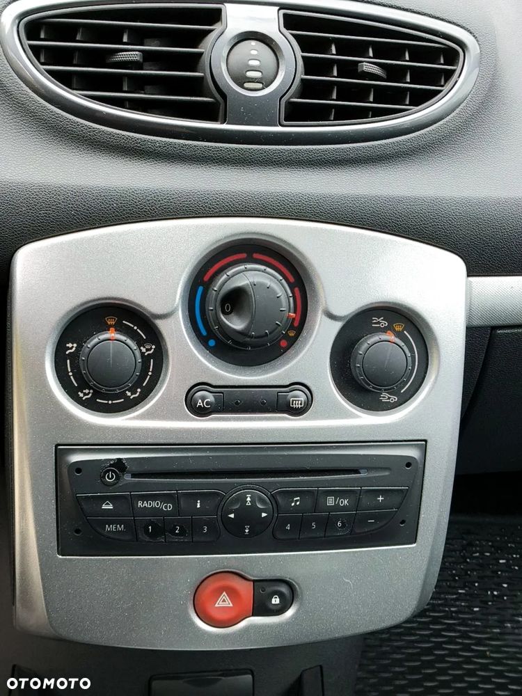 Renault Clio 1.5 dCi Authentique - 10